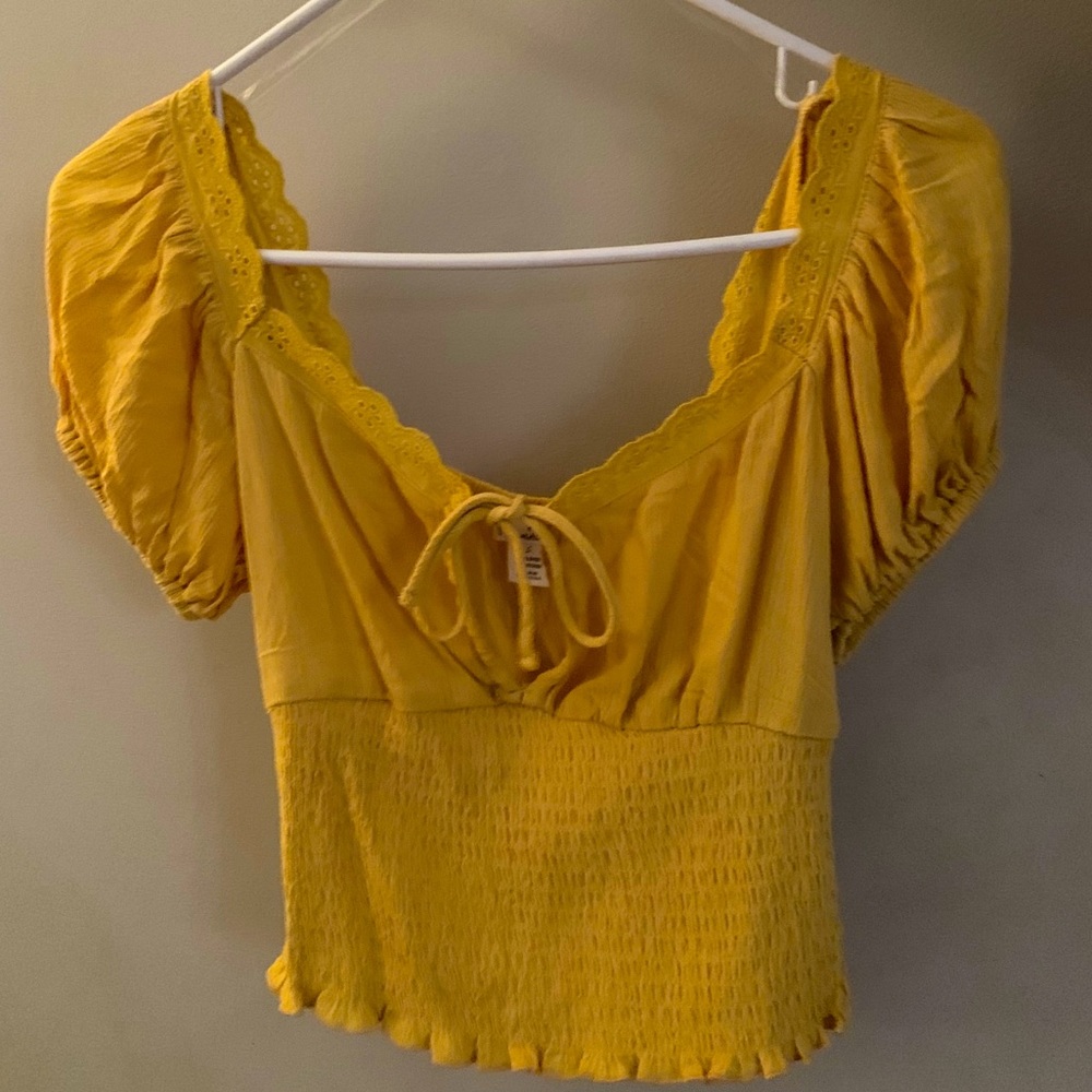 Tully’s Never Worn Cropped Shirt!